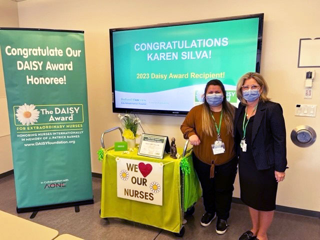 Irene Andress, vice president, programs and services, chief nursing executive, presenting the DAISY Award to Karen Silva