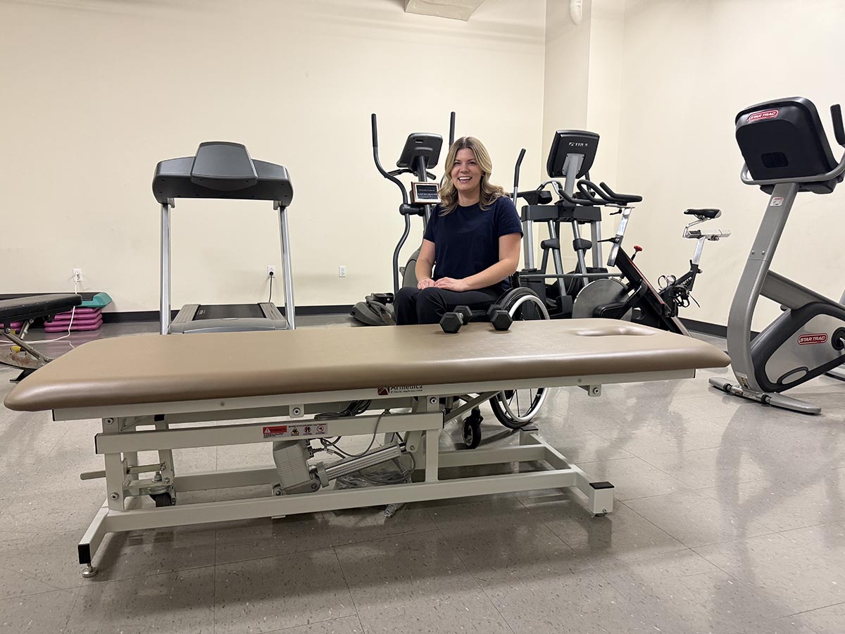 A person on wheelchair demonstrating to use some gym equipment