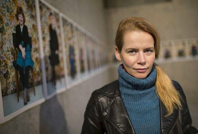 Sigga in front of her photographs