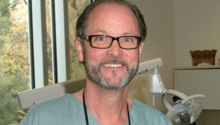 Dr. Robert Carmichael is a prosthodontist with over 25 years of experience
