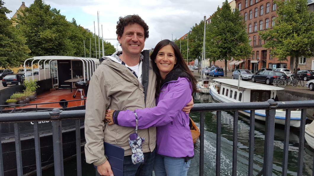 Wes and Lisa hugging on a bridge in Amsterdam