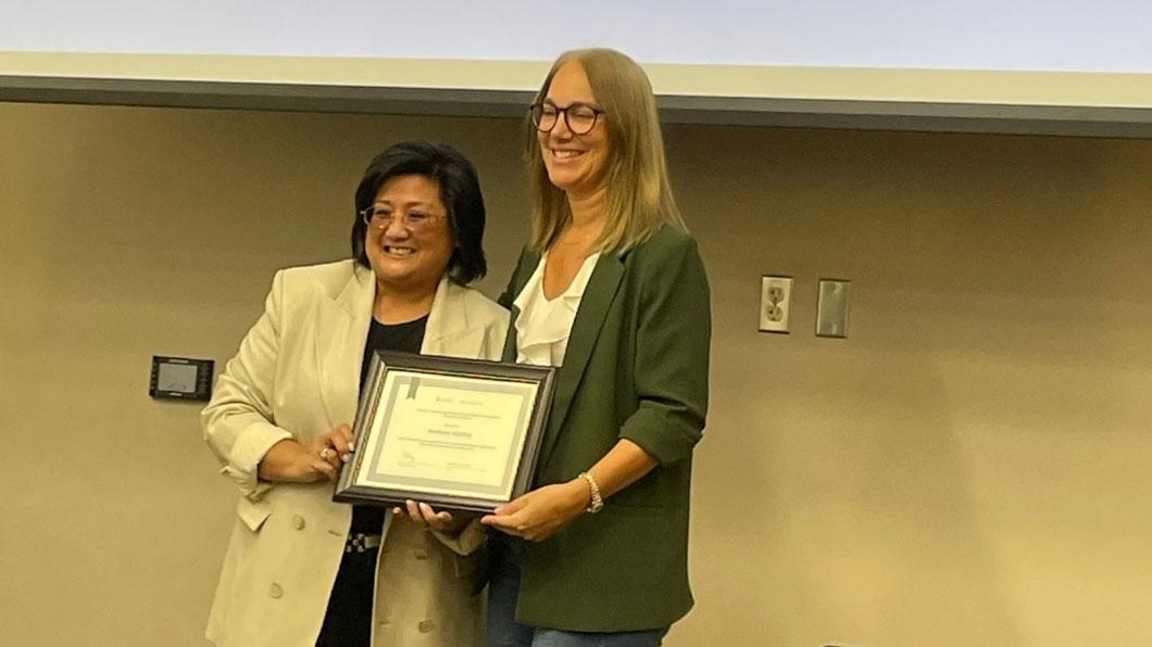 Darlene Hubley (right) receiving the Ivy Oandasan Leadership Award from Ivy Oandasan (Left)