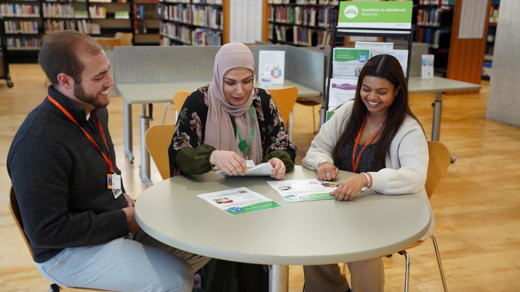 Halla Fahmi and students Noah and Anika
