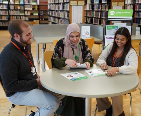 Halla Fahmi and students Noah and Anika